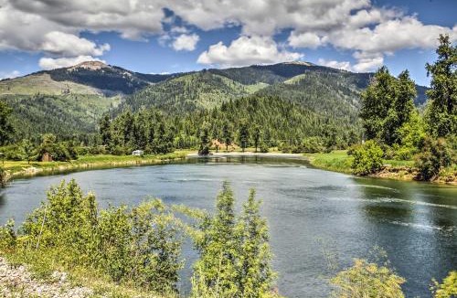 St. Maries House | Private 2-Acre Retreat with MTN Views, Walk to River