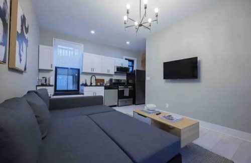 Tremont Apartment | Private 2 Level Apartment with Hot Tub in Tremont