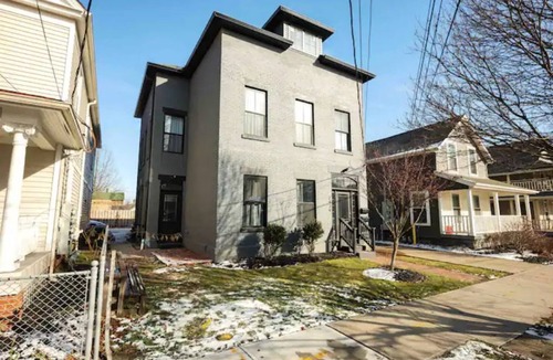 Tremont Apartment | Private 2 Level Apartment with Hot Tub in Tremont