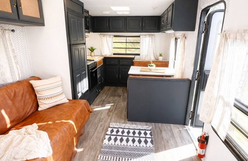 Fostoria RV Rental | Private 2 RV Glamping Retreat w/Hot Tubs