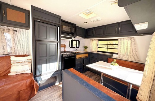 Fostoria RV Rental | Private 2 RV Glamping Retreat w/Hot Tubs