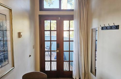Sammamish House | Private 2BR Amazing Lake Sammamish Views