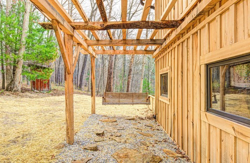 Helmsburg Cabin | Private 3.5 acre Waterfront Cabin with Hot Tub, WiFi, Minutes from Nashville