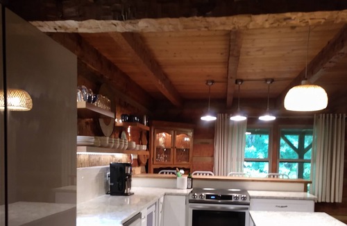 Kodak Cabin | Private and peaceful cabin in convenient location with seasonal outdoor pool