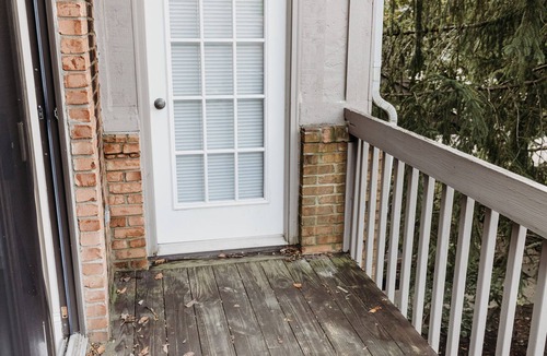 Novi Apartment | Private and Quiet Bright Space King bed Gym/Pool/Hot tub
