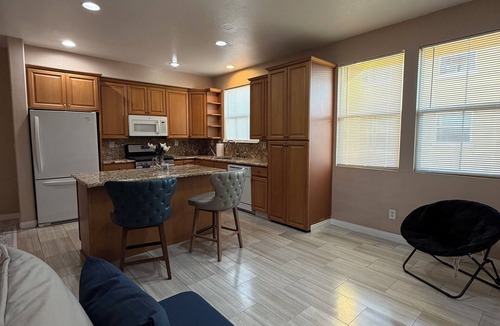National City House | Private and Stylish 3Bdrm 3Ba Townhome, Gated Patio, Free Parking, Available Now