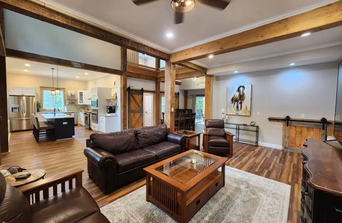 Cumberland Cabin | Private Barndominium Style Lodge on 40 Acres/Pets/Fire Pit/River Access