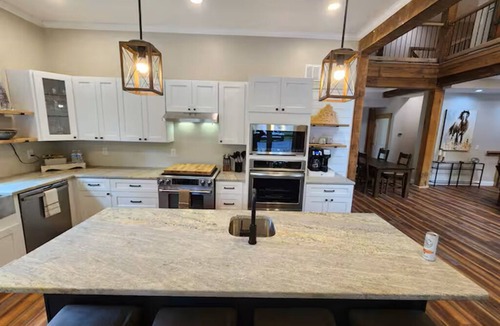 Cumberland Cabin | Private Barndominium Style Lodge on 40 Acres/Pets/Fire Pit/River Access