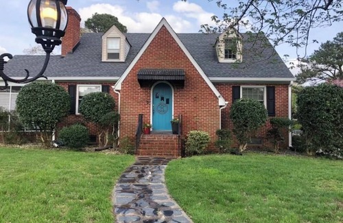 Chamberlayne Apartment | Private Basement Apartment Suite w/Sauna & Workspace- Traveling Professionals