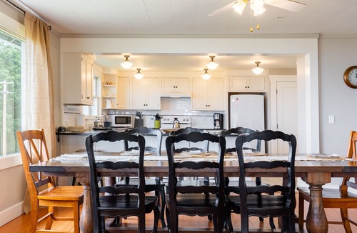 Maxwelton House | Private Beach Access + Water Views! | Sleeps 18, Historic 6BDR Farmhouse w/Deck