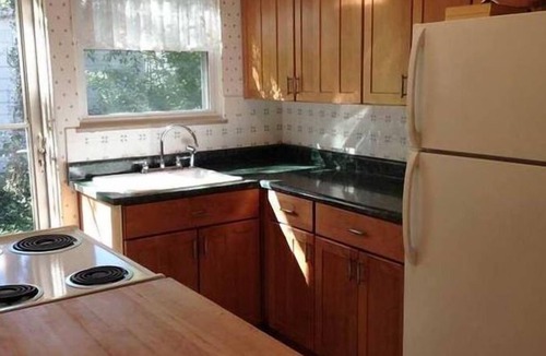 Near Eastside Apartment | Private Bed/Bath Room, Kitchenette. EZ to Downtown