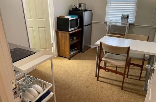 Near Eastside Apartment | Private Bed/Bath Room, Kitchenette. EZ to Downtown