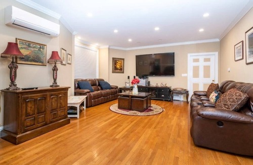 North Side House | Private Bedroom #1 and Bath 26 Min to NYC!