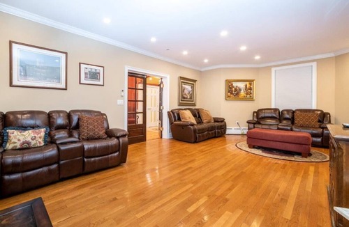 North Side House | Private Bedroom #2 and Bath 26 Min to NYC!