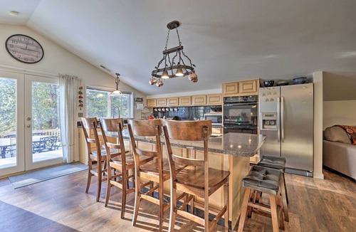 Cascade Cabin | Private Cascade Cabin with Hot Tub & Fire Pit!