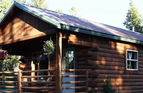 East Glacier Park Cabin | Private, Cozy cabin overlooking Glacier Park w/top rated restaurant on site