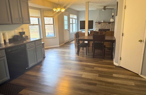 Grove City House | Private Cul-de-sac Oasis