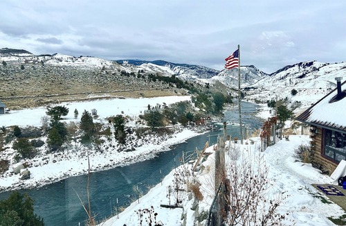 Gardiner Cabin | Private Custom Cabin on Yellowstone River with Breathtaking Views