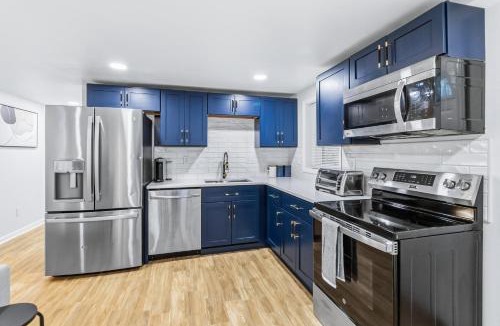 Dallas House | Private Double Room with Shared Bathroom