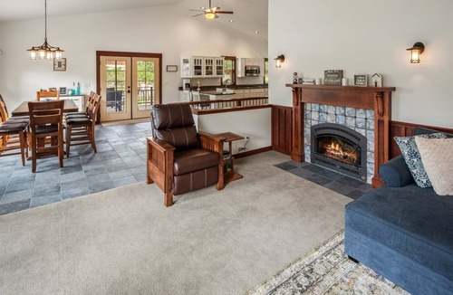 Sagle House | Private Family Home & Acreage on Garfield Bay