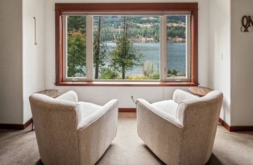 Sagle House | Private Family Home & Acreage on Garfield Bay