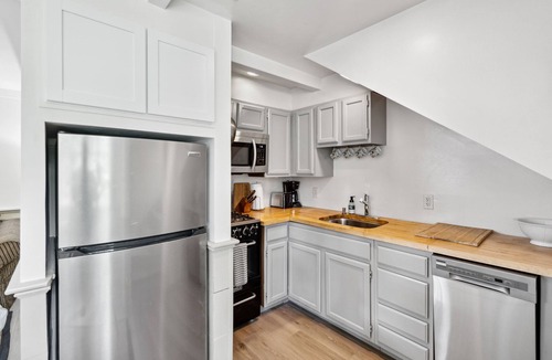 Ansonborough Cottage | Private Garden Cottage in Historic Downtown Charleston