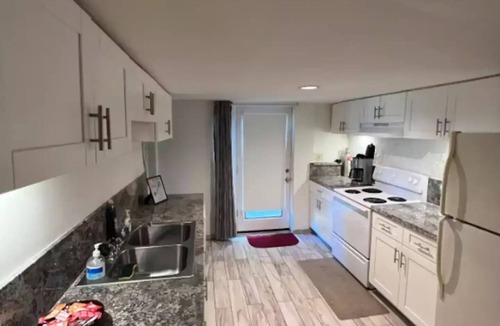 Hollywood Hills West House | Private Guest House - Top of Hollywood Hills