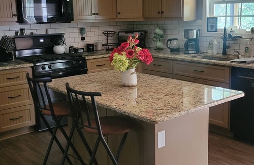 Edgemoor House | Private Home Catawba SC 4 bedrooms 2 bathrooms near the Lake, River, Carowinds.