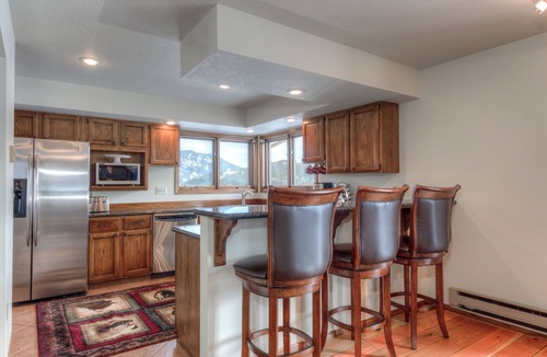 Big Sky Meadow Village House | Private Hot Tub | Golf Course | Nordic Skiing | Big Sky Awaits