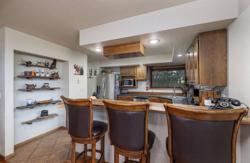 Big Sky Meadow Village House | Private Hot Tub | Golf Course | Nordic Skiing | Big Sky Awaits