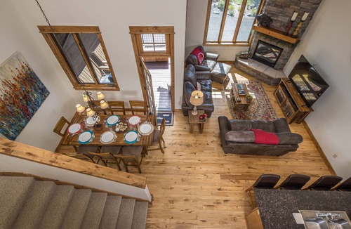 Big Sky House | Private Hot Tub, Shuffleboard, Minutes to Big Sky Resort | Craigsky at Alpenglow