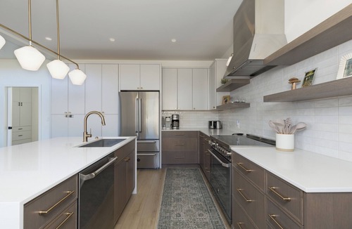 Big Sky House | Private Hot Tub | Wood Stove | Ample Parking | Minutes to Town Center