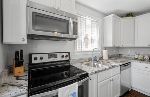 Forest Hill Terrace House | Private House & Yard Central Location to all RVA