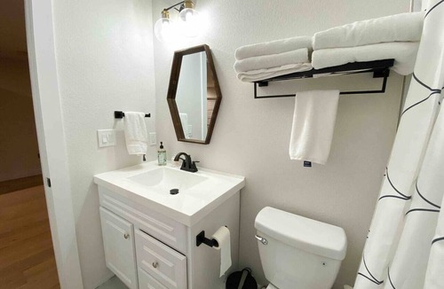 Spicewood At Bullcreek House | Private King Studio | Near Domain & Apple