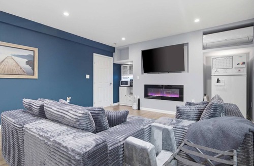 Newington Apartment | Private King Suite - Springfield METRO