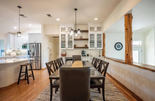 Dripping Springs House | Private Luxury Getaway | Fire Pit | Near Weddings