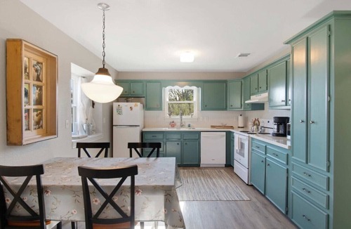 San Marcos Cabin | Private Micro-Farm Resort | Boutique Cabins, Pool & Tubs | Sleeps 14