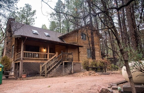 Strawberry House | Private Mountain True Log Cabin Retreat with 2 Master Bedrooms