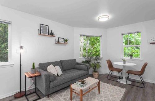 Far Southwest Apartment | Private Newly Renovated Studio w private Parking!