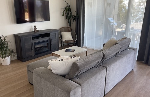 Sechelt Apartment | Private ocean view suite