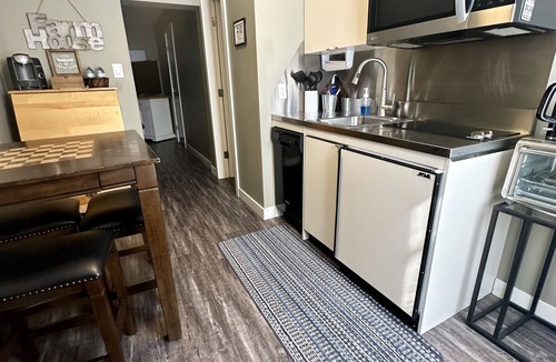 South Lethbridge Apartment | Private/Pet-friendly Farmhouse Themed Suite with Kitchenette!
