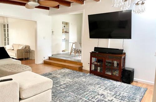Winnetka House | Private Pool and Spa Family Friendly 3BR Home Sleeps 10