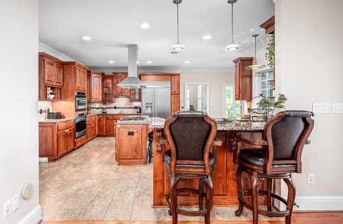 Olivia Cottage | Private Pool! Wateredge Lake House