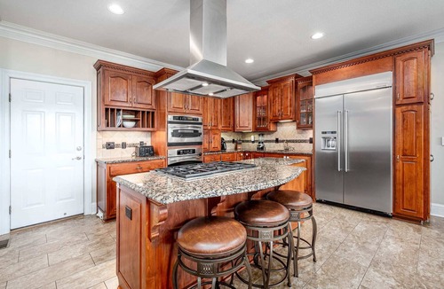 Olivia Cottage | Private Pool! Wateredge Lake House
