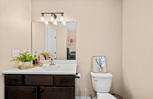 Gardner House | Private Primary Suite in New 2024 Home, Ashburnham with Parking and Wi-Fi