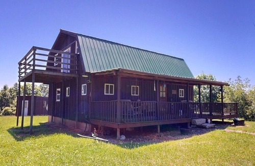 Newport Cabin | PRIVATE RETREAT- 2br cabin on 40 acres surrounded by Wayne National Forest