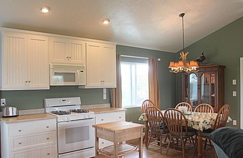 Choteau House | Private Retreat in the Rocky Mountain Front with a Million Dollar View