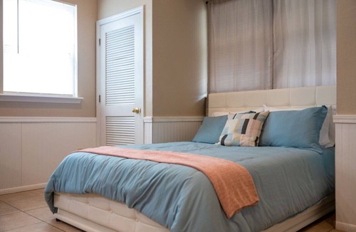 San Marco House | Private San Marco Studio – Walk to River, Dining & Shops