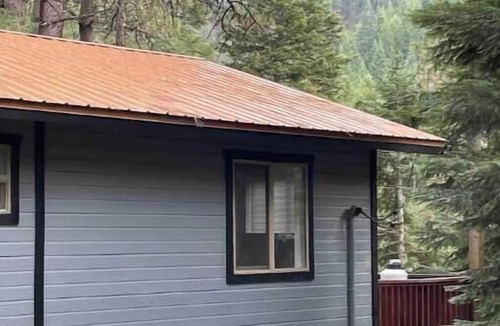 New Meadows House | Private secluded Cabin near Rigginsnn