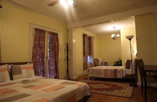 Clifton Apartment | Private Second Floor Apartment in Clifton close to Zoo, Hospitals and University